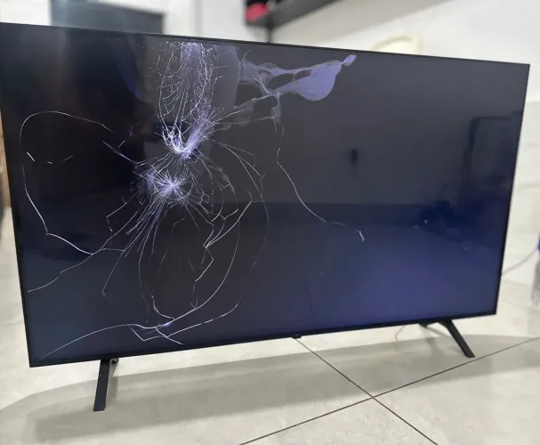 Tv LG 55 (55UR8750PSA) 4k TELA QUEBRADA