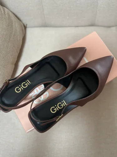 Scarpin slingback bico fino marrom TAM 37
