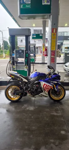 Yzf r1 valentino rossi edição especial fiat
