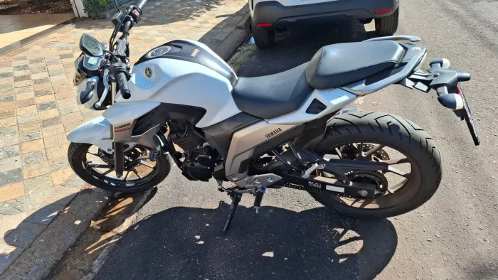 FZ25 2018 Inteira original. Moto de passeio