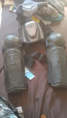 Joelheira e protetor peitoral