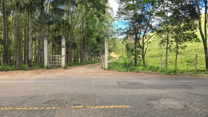 Fazenda em Conservatória - 28,5 Alq - Asfalto na Porta, Balança e Muita Água