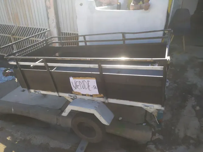 Carretinha 0,90x1,65 toda em Metalon e chapa de aço