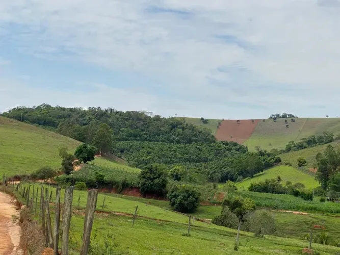 Sítio venda na cidade de Laranjal MG.