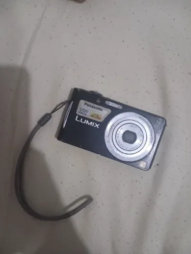 Câmera Panasonic Lumix 14 mega pixels