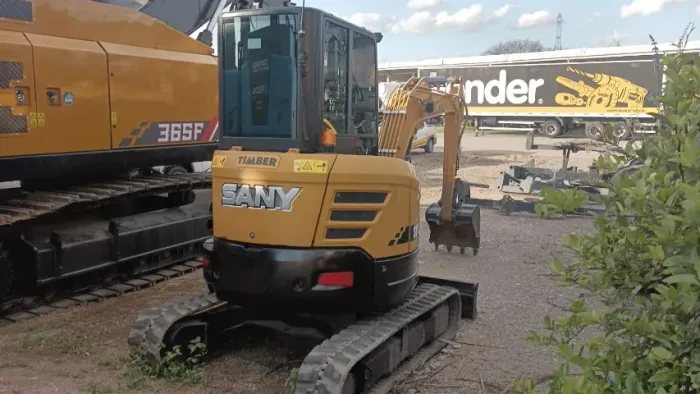 Mini escavadeira Sany SY35U ano 2023. 3000 Horas. Valor R$ 200.000,00