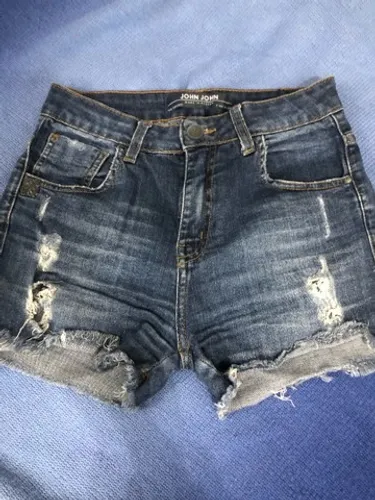 DOIS SHORTS TAM 36 BRINDE SAIA  JHON JHON E FOREVER 21 SAIA GRÁTIS