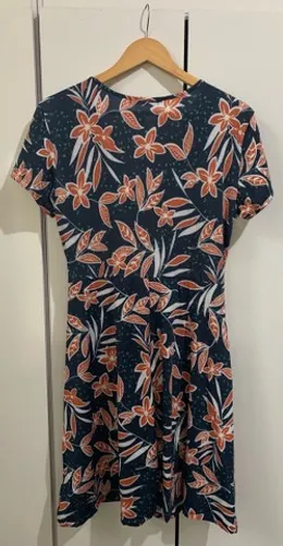 Vestido novo floral TAM M lindo