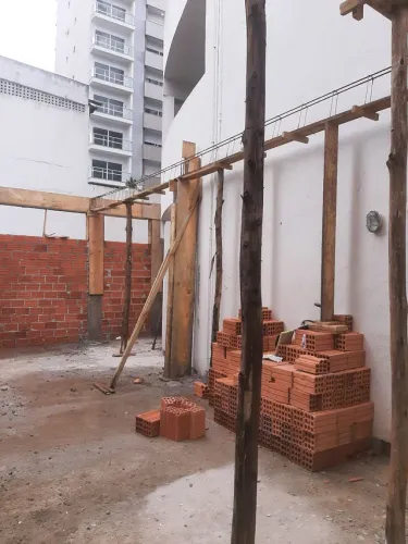 Pedreiro disponível 