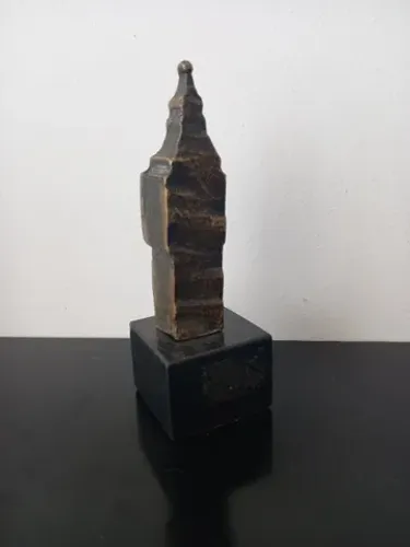 Escultura De Bronze Com 17,5 Cm