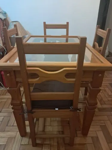 Mesa de Jantar de Madeira macisa com Tampo de Vidro
