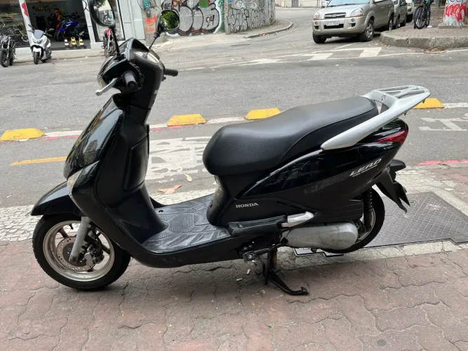 Honda Lead 110cc 2011 preta , Doc 2025 pago , scooter Revisada e com Garantia .