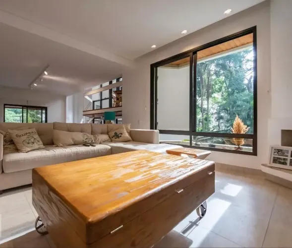 Mesa bau de centro com alça, baú e rodas em pinus tratado