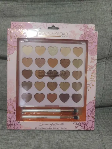 Paleta de sombras Queen of Hearts 25 cores + 2 pincéis