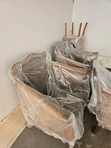 Poltronas em couro legítimo