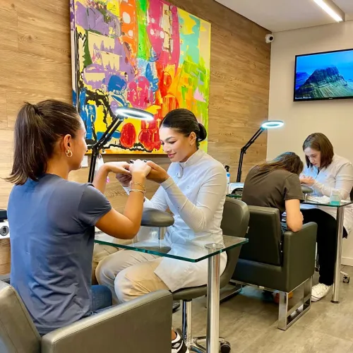 Vaga para Manicure - Contratação Imediata