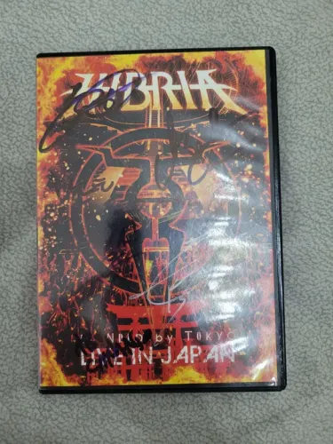 DVD Hibria: Blinded by Tokyo Live in Japan (autografado pela banda)