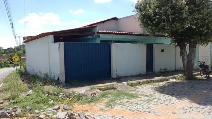 Casa em Serra Dourada - BA.