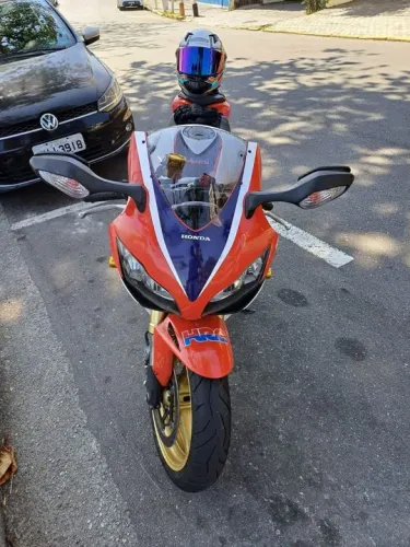 Honda CBR 1000RR - Esportiva - Impecável