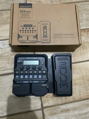 Pedaleira Zoom G1X FOUR Multi-Efeitos Guitarra
