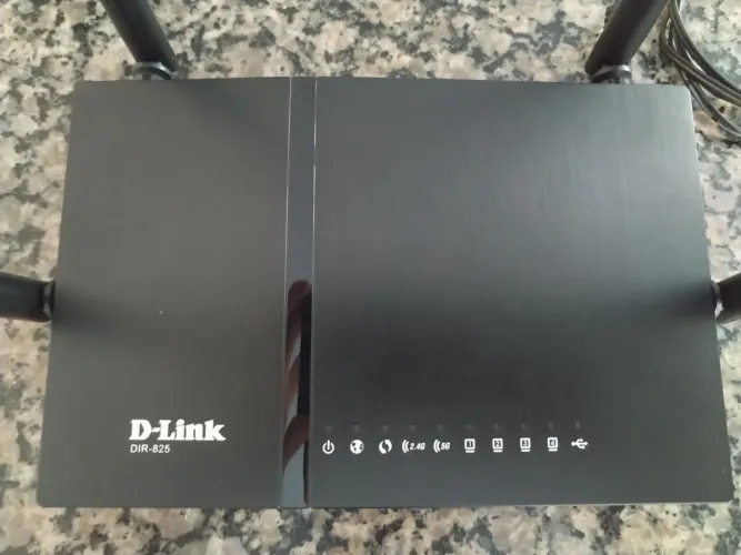 Roteador Gigabit D-Link DIR-825