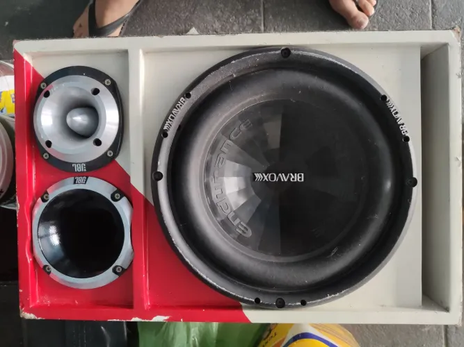 Caixa de Som Automotivo com Subwoofer e JBL