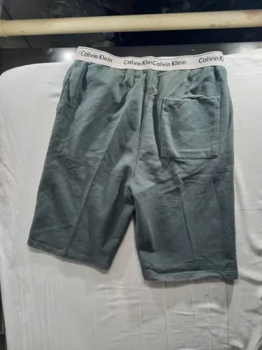 Bermuda de moletom Calvin Klein tam. G