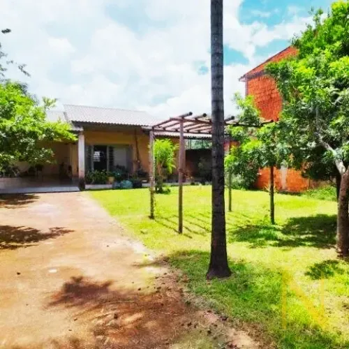 Viva em Harmonia com a Natureza: Casa em Condomínio com Terreno de 800 Metros!