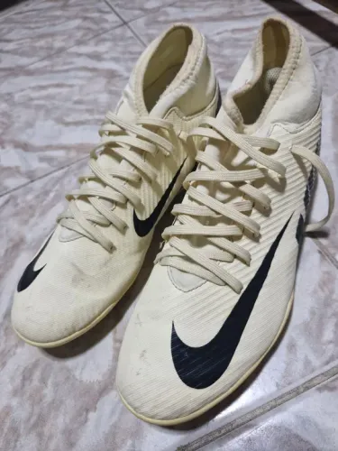 Chuteiras Nike Phantom GX Academy TF - Bege