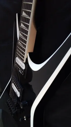 Guitarra Jackson JS Series JS32 warrior