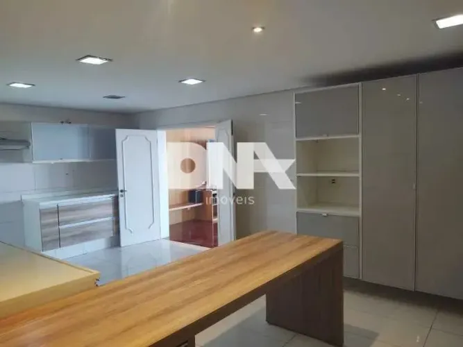 Apartamento - / Residencial / Copacabana