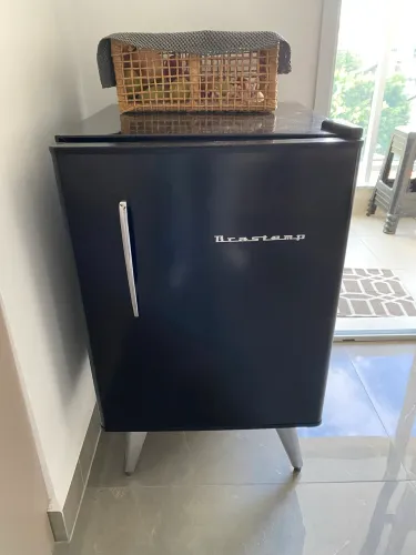 Frigobar Brastemp retrô 76L