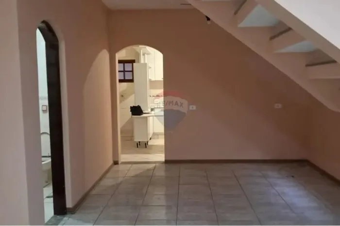 Casa para locação: 8 cômodos em Jardim Maia, Guarulhos