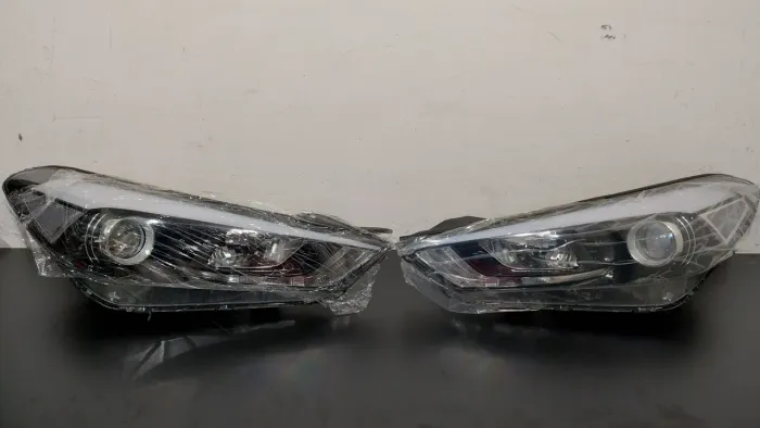 Farol Tucson 18/22 s/ led par novo