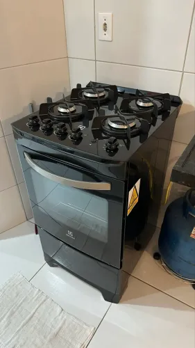 Fogão 4 bocas ELETROLUX preto - novíssimo!