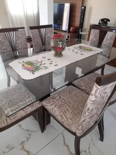 Mesa de Jantar com Vidro bisotado  com 6 Cadeiras