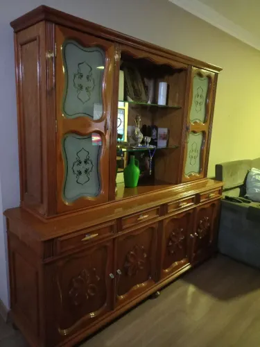 Rack/Estante madeira de lei maciça cerejeira, detalhes em vidro, raridade, peça única.