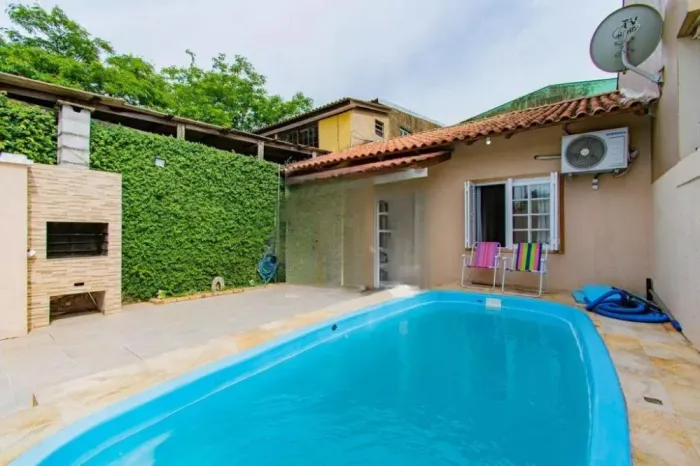 Casa térrea com piscina