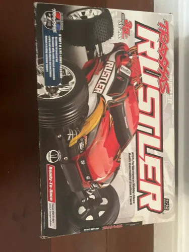 Carro controle remoto Traxxas Rustler