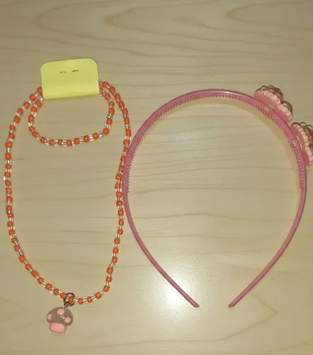 Conjunto Infantil Pulseira e Colar com pingente que brilha no escuro + Tiara