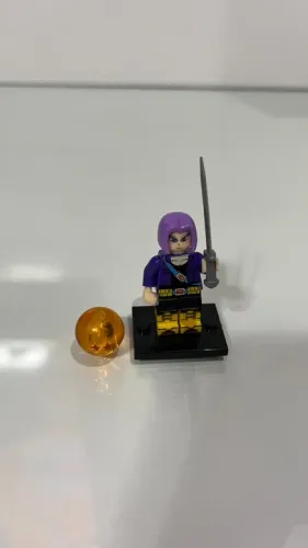 Kit Dragon Ball Z: Minifigura Trunks (Espada) + Figurinhas Chiclete Buzzy Raras