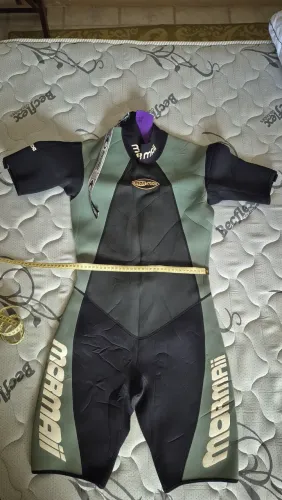 Roupa de borracha neoprene short mormaii, usada.