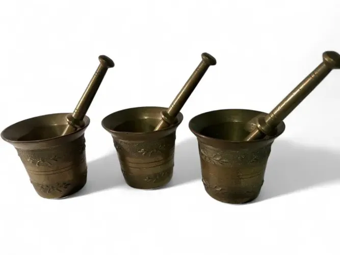 Trio de pilões vintage de bronze com socador