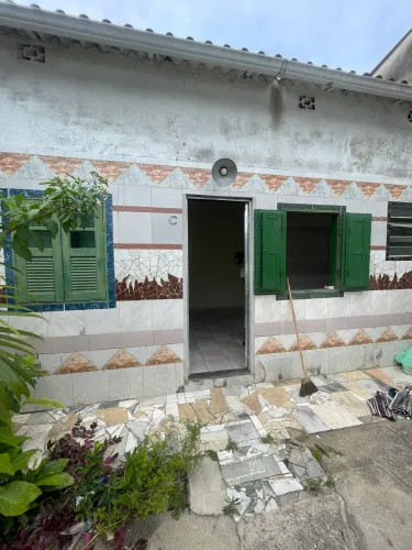 Alugo casa em vila familiar