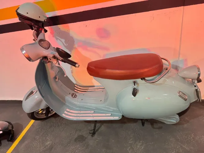 Scooter elétrica retrô a venda 