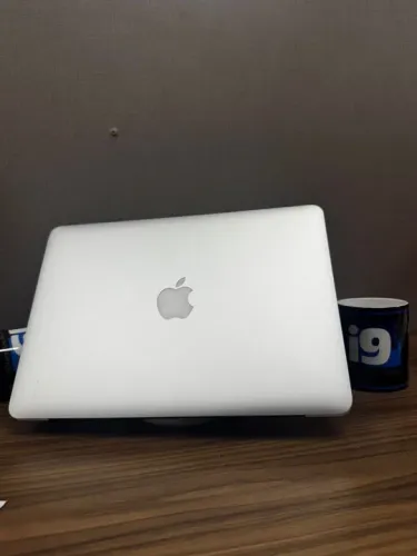 MacBook Pro 2015 Intel i5 8GB RAM 256GB SSD MacOS Monterey (Seminovo)