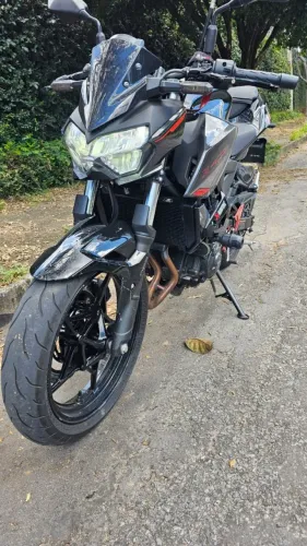 Z400 2024 com baixo Km + Acessórios