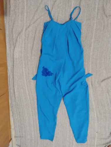 Macacão Azul Elegante com Detalhes