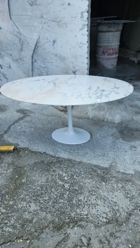 Fabricamos base saarinen tulipa + tampo oval 1.60x0.90 mármore espirito santo