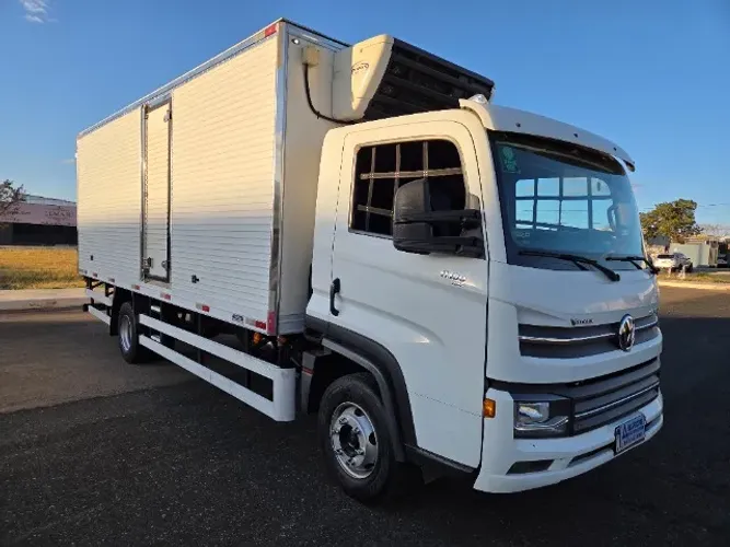 Vw 11180/21/22 baú frigorífico 